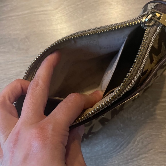 Michael Kors Cosmetic Bag - Picture 13 of 16
